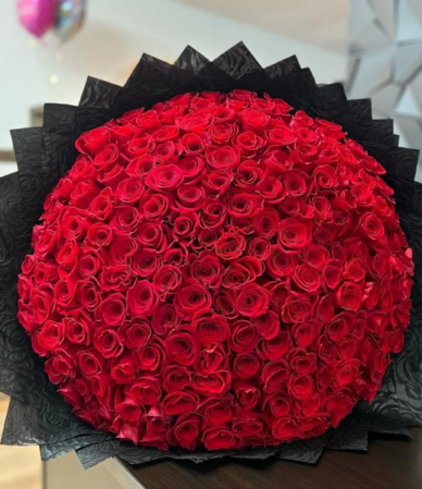 Buy Red Roses for Valentine’s Day