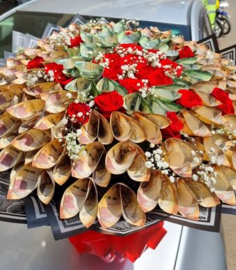 Money bouquet flowers and gifts